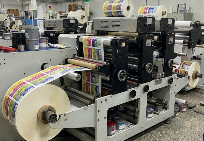 طباعة رول استيكر في الرياض